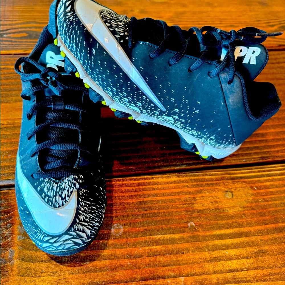 Nike Kids Black and White Sneakers